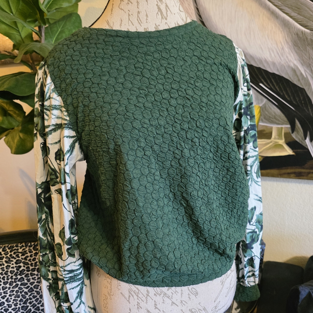 Anthropologie Porridge Green Quilted Textured Top with Leaf Print Sleeves - Picture 2 of 8